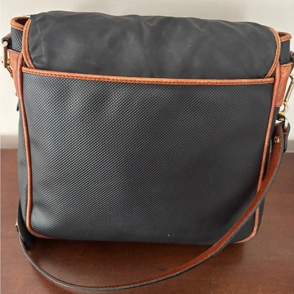 Bottega Veneta Crossbody. Flap Lock Closure. Purchased from JEBWA. - Picture 4 of 9